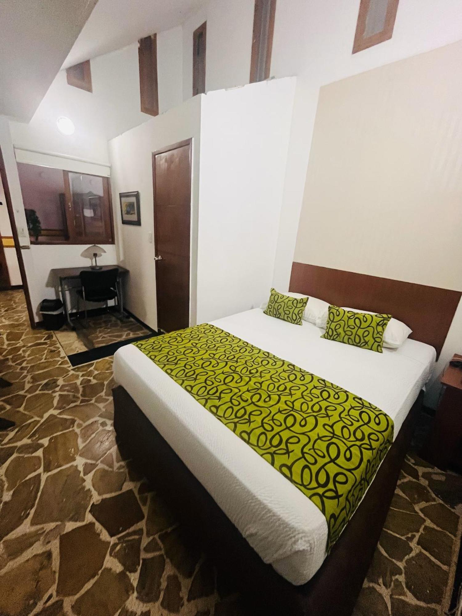 Hotel Zandu Pereira Exterior photo