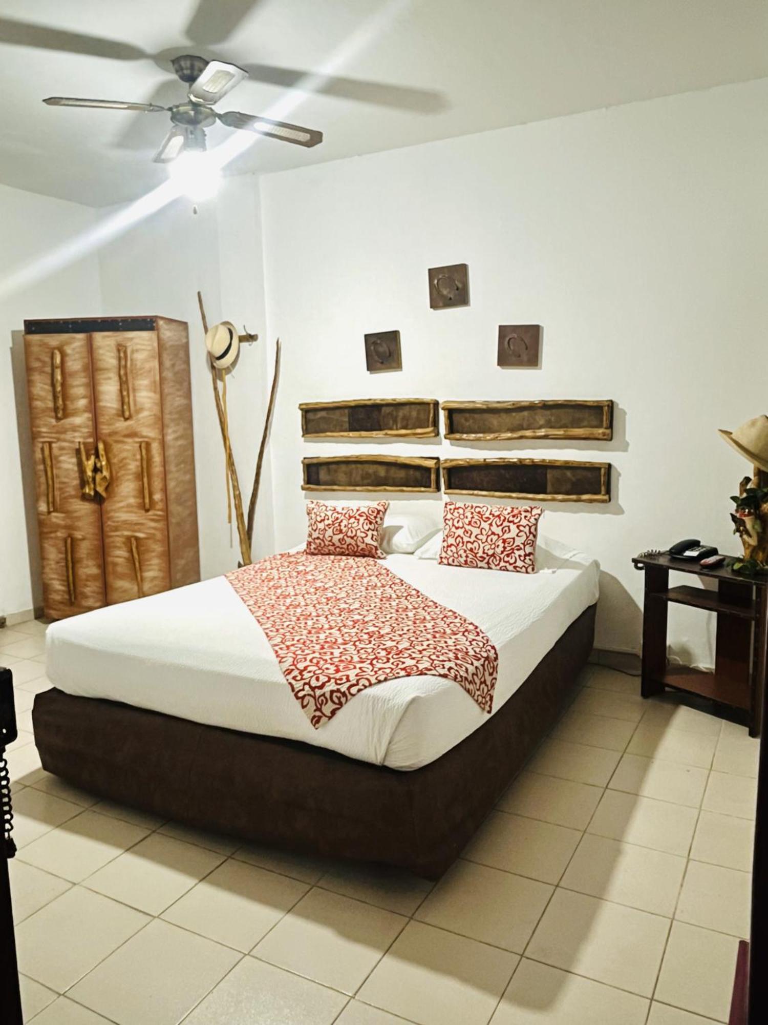 Hotel Zandu Pereira Exterior photo